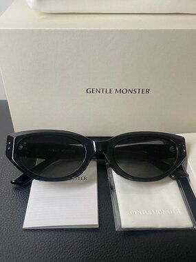 Authentic Gentle Monster Rococo Black Cat-Eye Sunglasses | 100% UV, Full Set